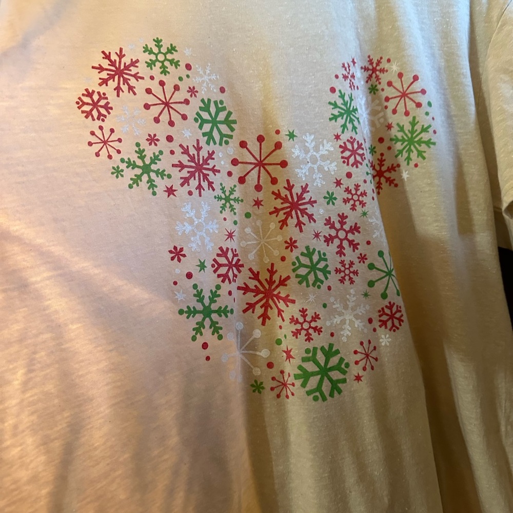 Women’s extra large, Disney Christmas shirt, beige